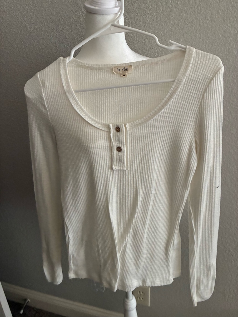la miel Cream Ribbed Long-Sleeve Henley Top NWOT